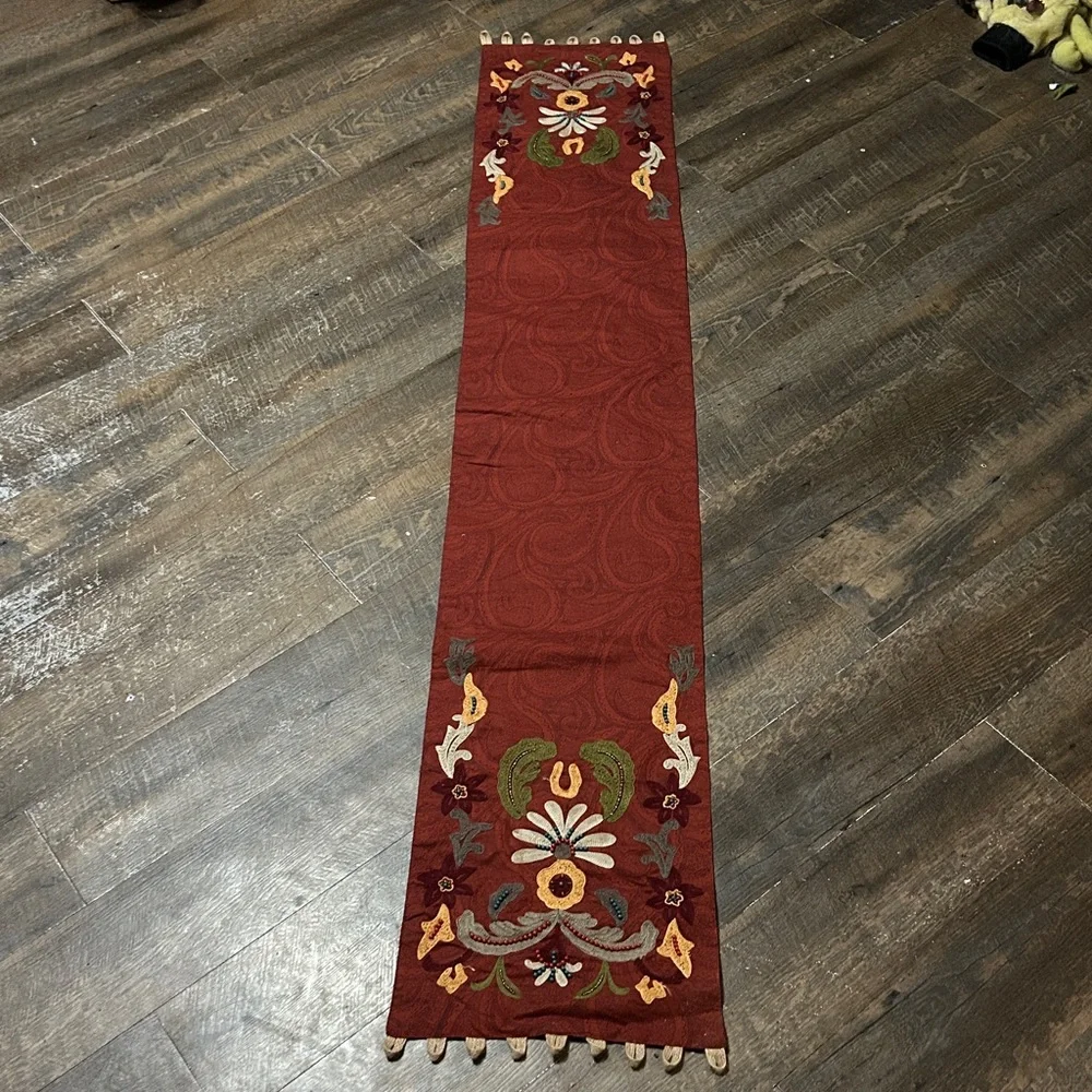 Pier 1‎ Table Runner 13